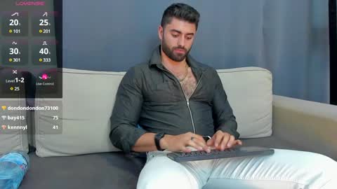 Snapshot of rawadam chatting on December 3, 10:28 am Adam online show from December 3, 10:28 am