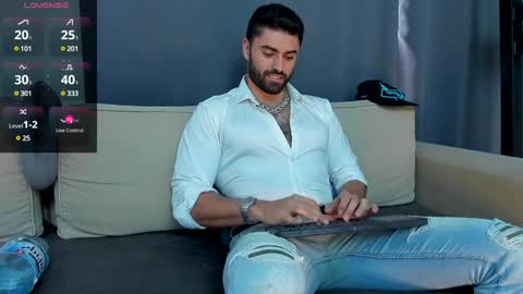Snapshot of rawadam chatting on December 4, 9:07 am Adam online show from December 4, 9:07 am