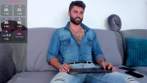 Snapshot of rawadam chatting on January 26, 9:19 am Adam online show from January 26, 9:19 am