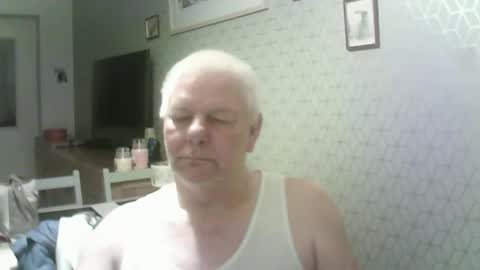 Snapshot of ray47 chatting on January 13, 12:38 am ray47 online show from January 13, 12:38 am