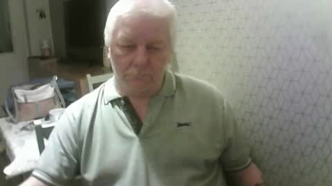 Snapshot of ray47 chatting on February 11, 11:32 pm ray47 online show from February 11, 11:32 pm