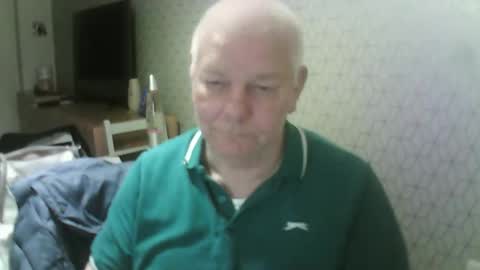 Snapshot of ray47 chatting on March 12, 11:44 pm ray47 online show from March 12, 11:44 pm