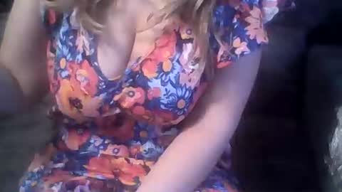 Snapshot of rayday_ chatting on October 14, 8:04 am rayday_ online show from October 14, 8:04 am