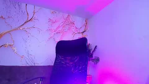 Snapshot of raylin_escobar chatting on June 17, 1:08 am raylin_escobar online show from June 17, 1:08 am