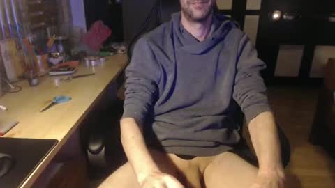 Snapshot of raymann8 chatting on February 15, 8:22 pm Ray online show from February 15, 8:22 pm