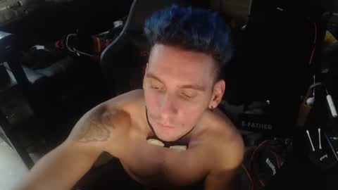 Snapshot of rayzel31 chatting on December 2, 2:45 pm Rayzel online show from December 2, 2:45 pm