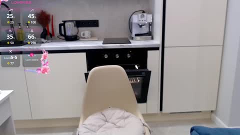 Hayley  online show from December 4, 1:20 pm