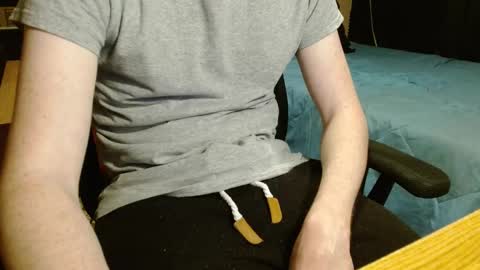 Snapshot of readytocum90 chatting on October 24, 6:54 am Scrappy Coco online show from October 24, 6:54 am