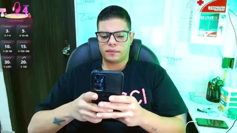 Snapshot of realjoel chatting on May 1, 12:10 pm Joel online show from May 1, 12:10 pm
