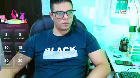 Snapshot of realjoel chatting on May 4, 12:23 pm Joel online show from May 4, 12:23 pm