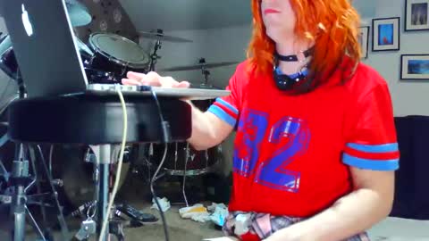 realkinkyquinn online show from April 21, 1:42 am