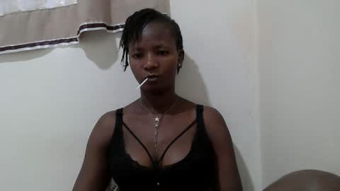 Snapshot of realqueen_ chatting on November 18, 5:12 am queen online show from November 18, 5:12 am