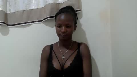 Snapshot of realqueen_ chatting on December 14, 3:39 pm queen online show from December 14, 3:39 pm