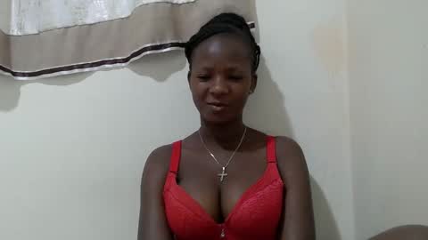 Snapshot of realqueen_ chatting on December 15, 5:01 am queen online show from December 15, 5:01 am