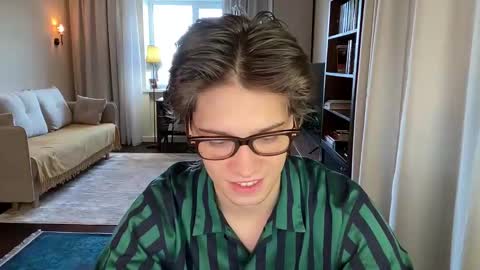 Snapshot of realsupermichael chatting on January 5, 12:31 pm AliceEve online show from January 5, 12:31 pm