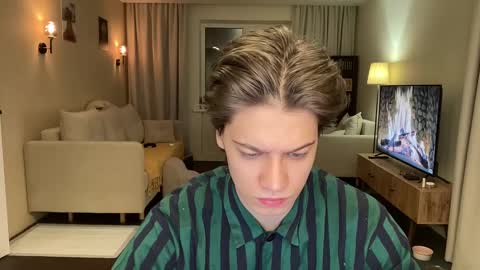 Snapshot of realsupermichael chatting on February 4, 7:33 pm AliceEve online show from February 4, 7:33 pm