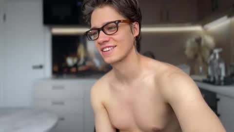 Snapshot of realsupermichael chatting on March 2, 9:21 am AliceEve online show from March 2, 9:21 am