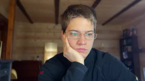 Snapshot of realsupermichael chatting on October 20, 9:10 am AliceEve online show from October 20, 9:10 am