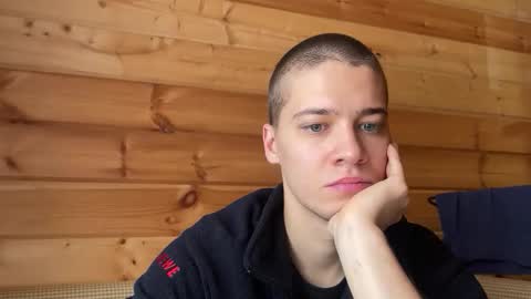 Snapshot of realsupermichael chatting on November 24, 8:25 am AliceEve online show from November 24, 8:25 am