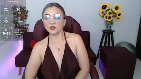 Snapshot of rebeca_milf chatting on May 7, 2:11 pm REBECA online show from May 7, 2:11 pm