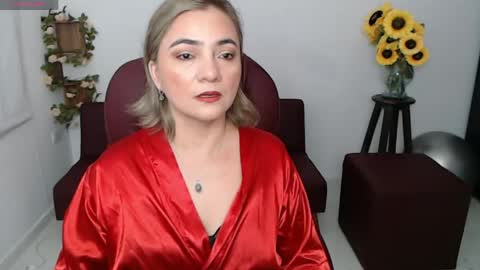 Snapshot of rebeca_milf chatting on May 10, 12:10 pm REBECA online show from May 10, 12:10 pm