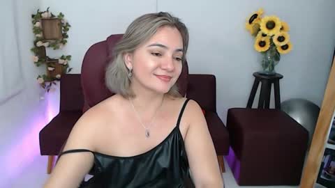 Snapshot of rebeca_milf chatting on May 14, 1:34 am REBECA online show from May 14, 1:34 am