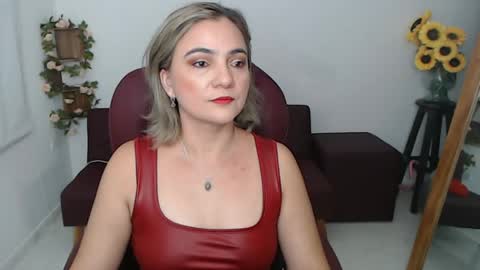 Snapshot of rebeca_milf chatting on May 24, 3:06 pm REBECA online show from May 24, 3:06 pm