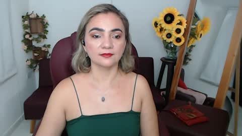 Snapshot of rebeca_milf chatting on June 1, 1:46 pm REBECA online show from June 1, 1:46 pm