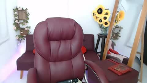 Snapshot of rebeca_milf chatting on June 3, 3:28 pm REBECA online show from June 3, 3:28 pm