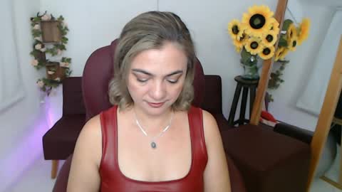 Snapshot of rebeca_milf chatting on June 5, 3:29 pm REBECA online show from June 5, 3:29 pm