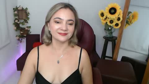Snapshot of rebeca_milf chatting on June 11, 2:48 pm REBECA online show from June 11, 2:48 pm