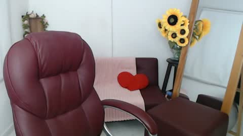 Snapshot of rebeca_milf chatting on June 14, 2:19 pm REBECA online show from June 14, 2:19 pm