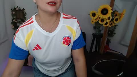 Snapshot of rebeca_milf chatting on June 17, 3:57 pm REBECA online show from June 17, 3:57 pm