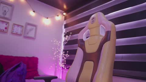 Rebeca  online show from November 24, 1:11 pm