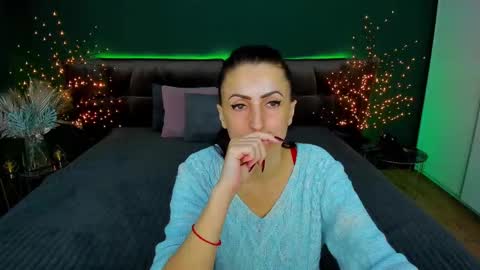 Snapshot of rebecca_diamonds chatting on February 2, 9:40 am rebecca_diamonds online show from February 2, 9:40 am