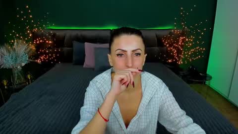 Snapshot of rebecca_diamonds chatting on February 2, 3:49 pm rebecca_diamonds online show from February 2, 3:49 pm