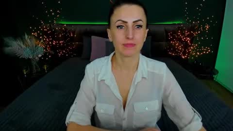 Snapshot of rebecca_diamonds chatting on February 5, 12:38 pm rebecca_diamonds online show from February 5, 12:38 pm