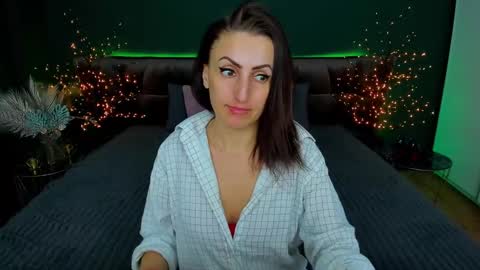 Snapshot of rebecca_diamonds chatting on February 12, 1:37 pm rebecca_diamonds online show from February 12, 1:37 pm