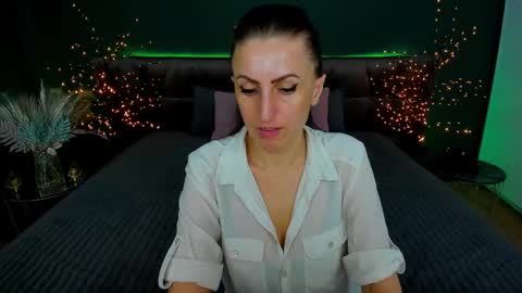 Snapshot of rebecca_diamonds chatting on February 13, 2:31 pm rebecca_diamonds online show from February 13, 2:31 pm