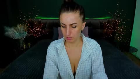 Snapshot of rebecca_diamonds chatting on February 18, 1:55 pm rebecca_diamonds online show from February 18, 1:55 pm