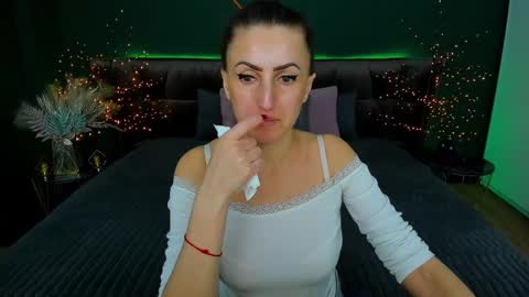 Snapshot of rebecca_diamonds chatting on February 27, 7:23 am rebecca_diamonds online show from February 27, 7:23 am