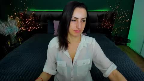 Snapshot of rebecca_diamonds chatting on March 6, 7:03 am rebecca_diamonds online show from March 6, 7:03 am