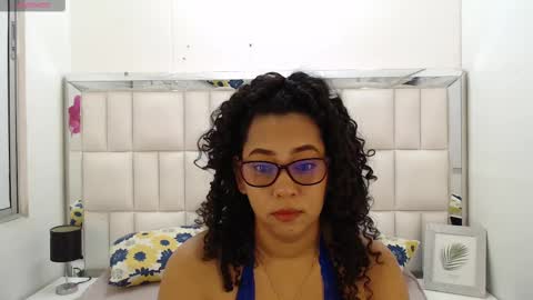 Snapshot of rebecca_mils chatting on February 27, 10:59 am R E B E C A online show from February 27, 10:59 am