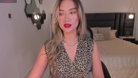 Snapshot of rebeccahudson_ chatting on January 13, 5:12 am Rebe online show from January 13, 5:12 am