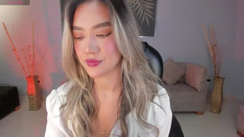 Snapshot of rebeccahudson_ chatting on January 16, 3:23 am Rebe online show from January 16, 3:23 am