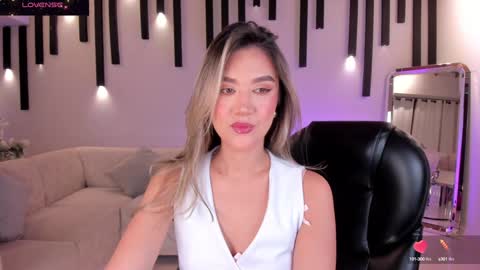 Snapshot of rebeccahudson_ chatting on January 30, 3:22 am Rebe online show from January 30, 3:22 am