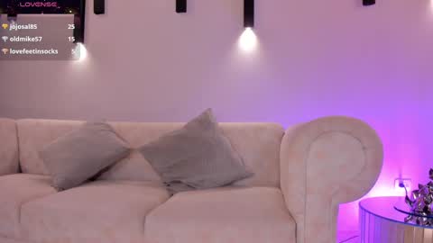 Snapshot of rebeccahudson_ chatting on January 30, 9:25 am Rebe online show from January 30, 9:25 am
