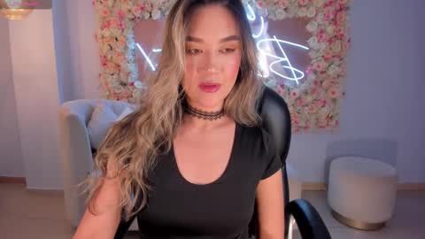 Snapshot of rebeccahudson_ chatting on February 26, 2:15 am Rebe online show from February 26, 2:15 am