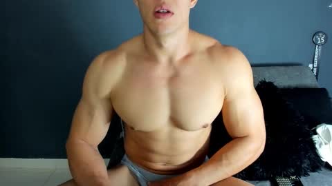 Snapshot of recce_taylor4 chatting on October 22, 1:06 am twitter REECET26 instagram RECCETAYLOR online show from October 22, 1:06 am