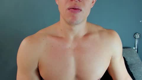 Snapshot of recce_taylor4 chatting on October 23, 3:33 pm twitter REECET26 instagram RECCETAYLOR online show from October 23, 3:33 pm